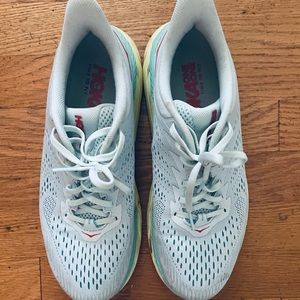 Hoka Women’s Clifton // sz 9